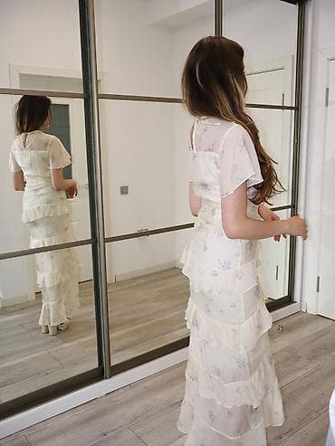 вечернее платье шифон: Платье цвета айвори с нежным цветочным принтом. Размер: S — 4