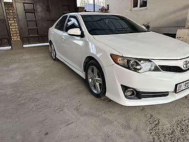 Транспорт: Toyota Camry: 2012 г., Седан — 2