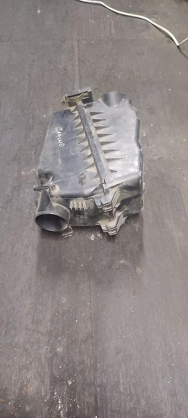 verso: Toyota Corolla Verso, Spasio, корпус воздушного фильтра — 4