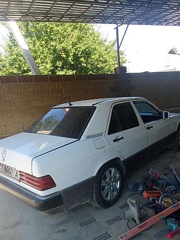 w211 5: Mercedes-Benz 190: 1990 г., 2 л, Механика, Дизель, Седан — 3