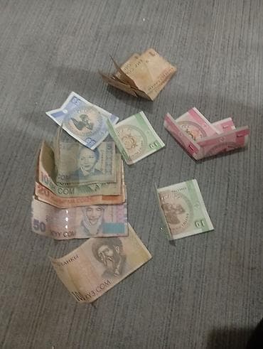 Коллекция бумажных денежных купюр Кыргызстана (сом). В наборе