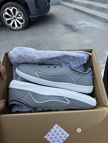 Мужские кроссовки, 43, Новый, цвет - Серый, Бесплатная доставка