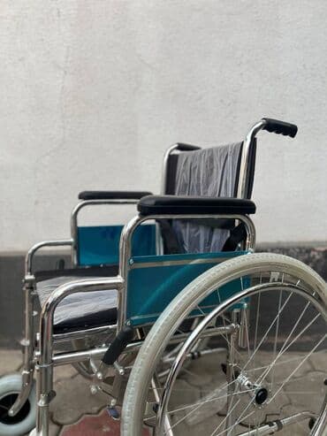 Корректоры осанки: Инвалидная коляска с хромированной рамой. Оснащена подлокотниками с — 4