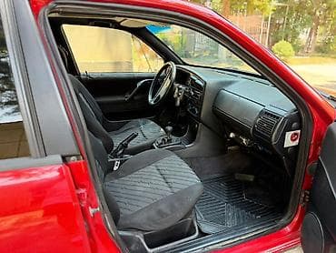 борттук кузов: Volkswagen Passat: 1994 г., 1.8 л, Кол менен иштөөчү, Бензин, Седан — 5