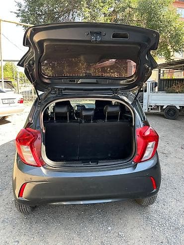 Транспорт: Chevrolet Spark: 2018 г., 1 л, Автомат, Бензин, Хэтчбэк — 2
