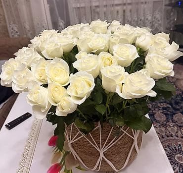 сирень цветы купить: Свежие белые розы в пышной композиции 45шт - Подходит для свадеб — 1