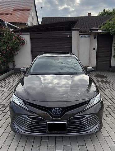 Toyota Camry: 2018 г., 2.5 л, Вариатор, Гибрид, Седан at lalafo.kg Toyota Camry: 2018 г., 2.5 л, Вариатор, Гибрид, Седан