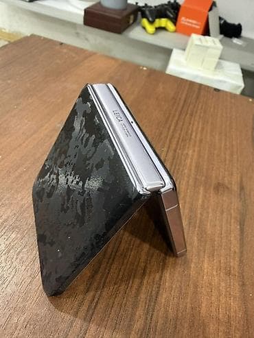 xiao: Xiaomi Mix Flip 12/256 фиолетовый. Наклейки черные снаружи и внутри — 1