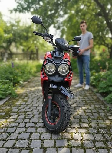 bmb 39: Скутер 49 см³, городского типа, с брутальным «двухглазым» передком — 1