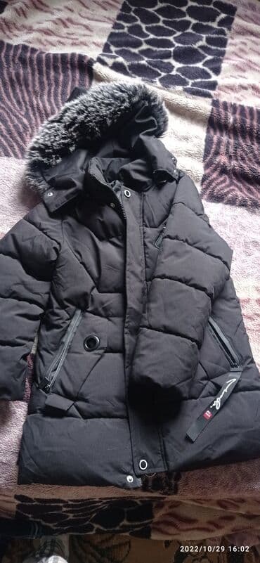 новый спортивный костюм: Зимняя куртка,в очень хорошем состоянии.длина рукава 47см — 4