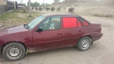 карандаш для авто: Легковой автомобиль седан, бордовый цвет. Кузов: - 4 двери, 5 мест - — 2