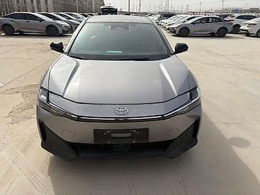 Toyota bZ3: 2023 г., Электромобиль, Лифтбек