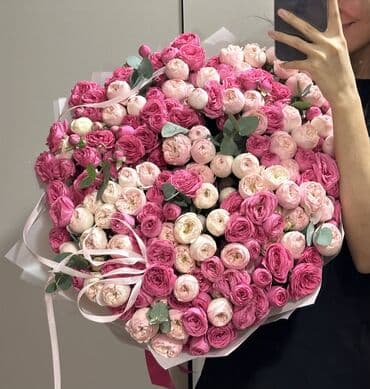 цветы пиона: Пышный букет из садовых (пионообразных) роз в розово‑кремовой гамме — 3