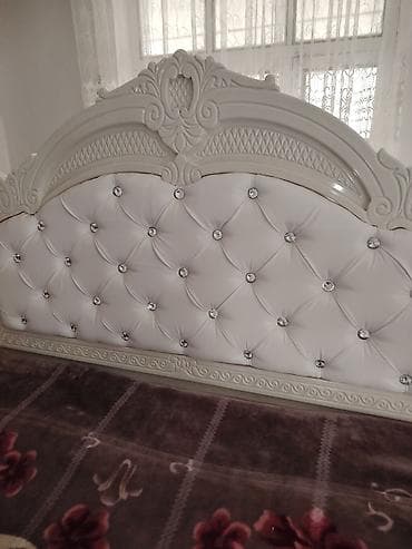 Срочно сатам спальный жаны эле бойдон Кровать с высоким изголовьем в