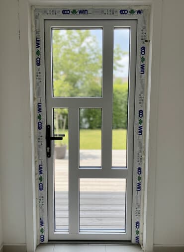 ПВХ-дверь со стеклопакетами (бренд профиля EcoWin) - Материал