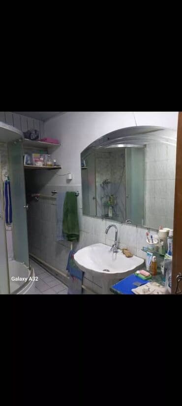 продаю дом токолдош: 100 кв. м, 4 бөлмө, Брондолгон эшиктер, Забор, тосулган — 4