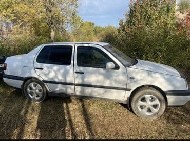 Volkswagen Vento: 1995 г., 1.8 л, Механика, Бензин, Седан