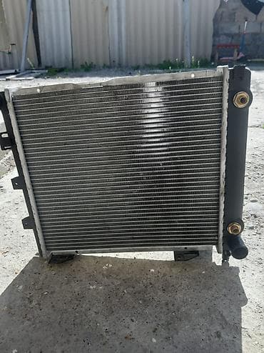 радиятор: Радиатор охлаждения двигателя для легкового автомобиля. на мерседес — 2