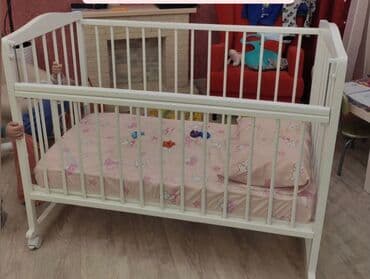 столы детский: Детская кроватка классическая, белая. - Материал: массив/МДФ — 1