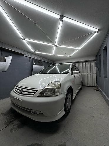 Продажа авто: Honda Stream: 2002 г., Универсал — 2