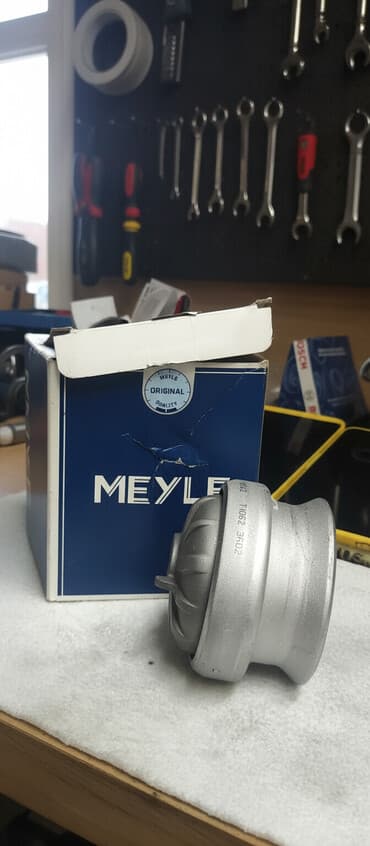 124 Подушка Мерседес Бенц 124 Подушка двигателя орегиналл новая Meyle