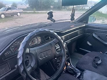 Унаа сатуу: Audi 100: 1988 г., 1.8 л, Кол менен иштөөчү, Седан — 3