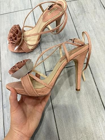 Босоножки на высоком каблуке с декором-цветком в стиле 2000x - Цвет — 2