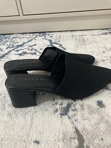 Личные вещи: Женские мюли TAHARI - Цвет: черный - Силуэт: заостренный мыс — 1