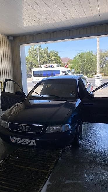 Audi A4: 1995 г., Механика, Бензин, Седан