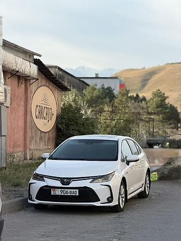 Toyota Corolla: 2021 г., 1.8 л, Автомат, Гибрид, Седан at lalafo.kg Toyota Corolla: 2021 г., 1.8 л, Автомат, Гибрид, Седан