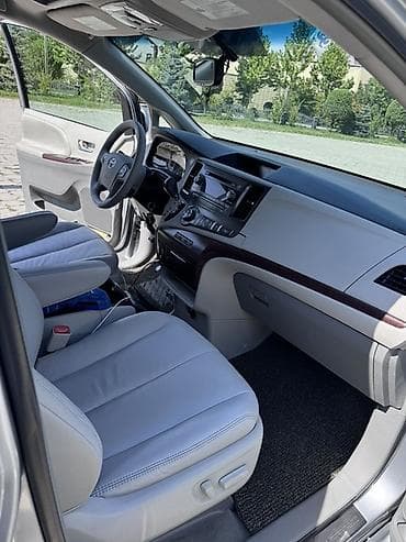 Toyota Sienna: 2011 г., 3.5 л, Автомат, Минивэн — 5