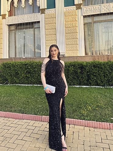 Личные вещи: Вечерние платья – 3 модели все платья одевались один раз 1) Платье в — 3