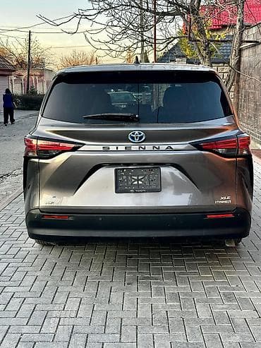 camry 55: Toyota Sienna: 2021 г., 2.5 л, Типтроник, Гибрид, Минивэн — 2