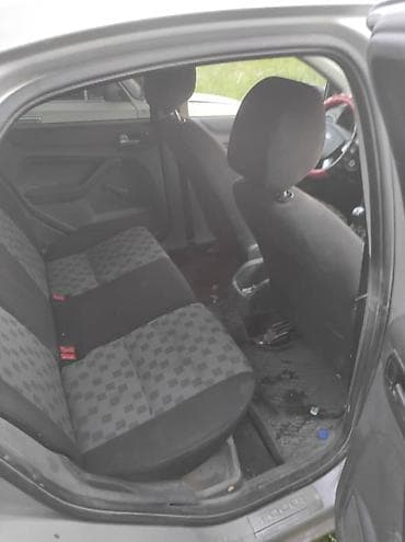 Продажа авто: Ford Focus: 2007 г., 1.6 л, Механика, Бензин, Седан — 5