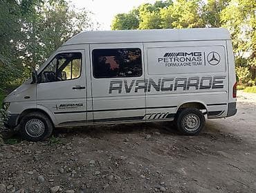 лёгкий грузовой транспорт: Легкий грузовик, Mercedes-Benz — 1