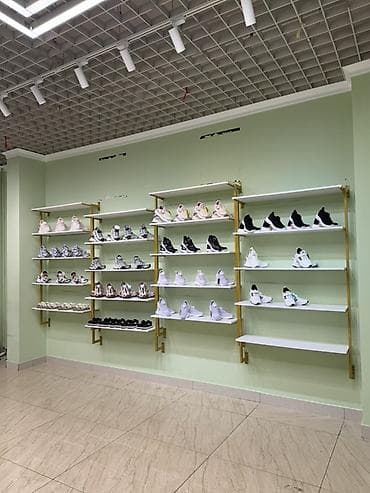 стелаж: Продаётся торговое оборудование для магазина обуви. Настенные полки в — 1