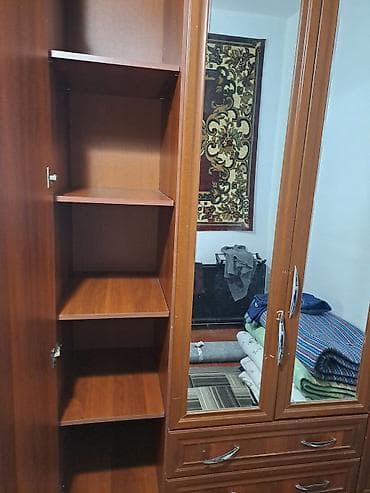 письменные столы: Спальный гарнитур, Б/у, Шкаф, ДСП, цвет - Коричневый — 3