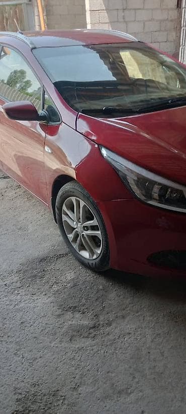 Kia Ceed: 2014 г., 1.6 л, Механика, Бензин, Универсал — 3