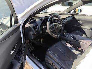 audu a6: Lexus UX: 2019 г., Автомат, Гибрид, Кроссовер — 3