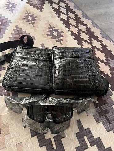 сколько стоит 3d очки: Набор аксессуаров в черном цвете: - Сумки через плечо (2 шт.) — 1
