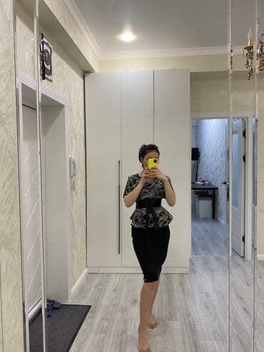 Костюм блузка, юбка и поясок, в отличном состоянии одевала 1 раз