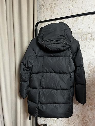 Жеке буюмдар: Пуховик черный, удлиненный, с капюшоном. Размер 48 Особенности: - — 2