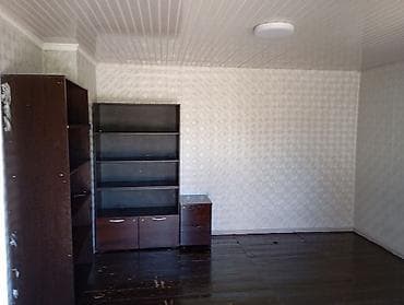 Сдаётся отдельно стоящий дом с удобствами. Планировка: - прихожая — 3