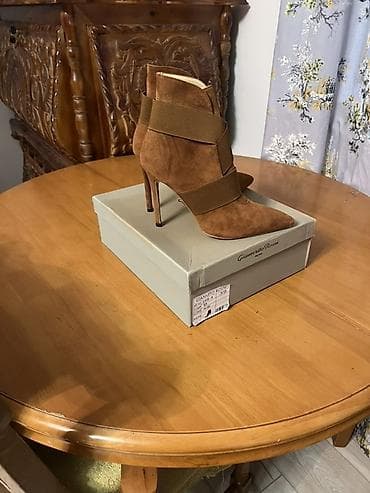 на высокой подошве: Ботильоны Gianvito Rossi - Модель: высокие ботильоны на шпильке - — 4