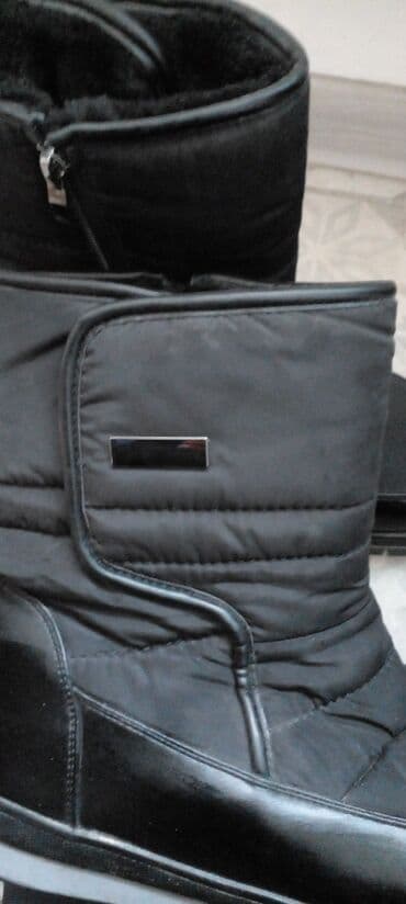 сапоги из натурального меха и кожи: Сапоги, очень теплые, почти новые, надеты 1раз. 39-размер. Материал — 1