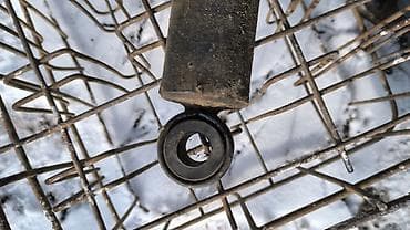 проставки на амортизаторы: Задний амортизатор Nissan 1993 г., Б/у, Оригинал, Япония — 4