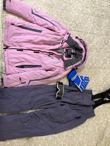 спортивные одежды: Надевала три раза
Очки и перчатки прилагаются — 1