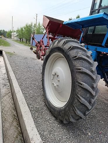 монипулятор кант: Колёсный трактор с навесным культиватором/сеялкой (междурядная — 2