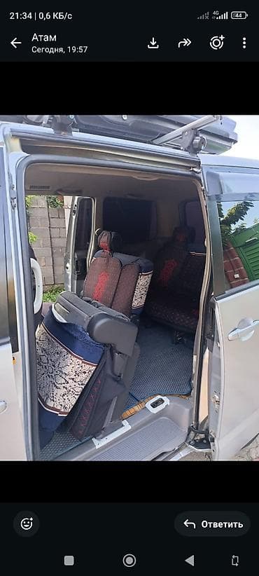 Транспорт: Toyota Noah: 2004 г., Автомат, Газ, Минивэн — 7