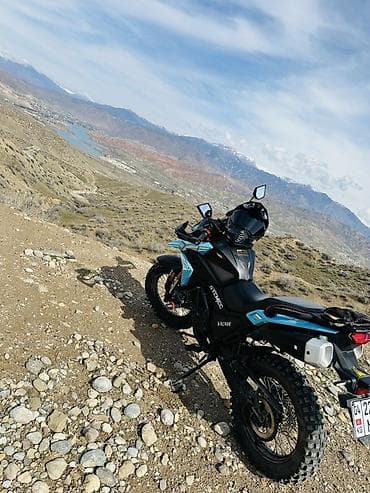 Эндуро/ADV мотоцикл SYCMC SC400 (GPR 2.0) в голубо‑чёрной расцветке — 1